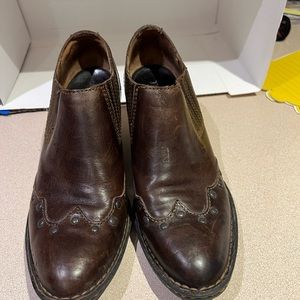 Women’s Born short  Size 7 1/2.